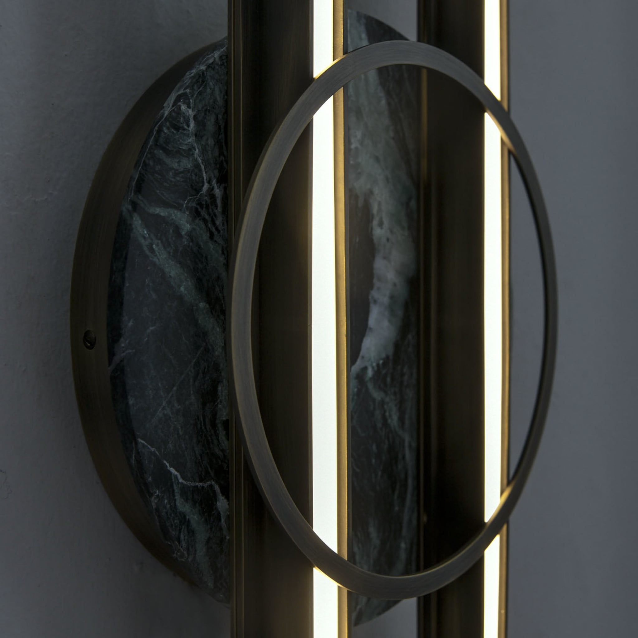 Loop Brass and Marble Wall Lamp - Alternative view 3