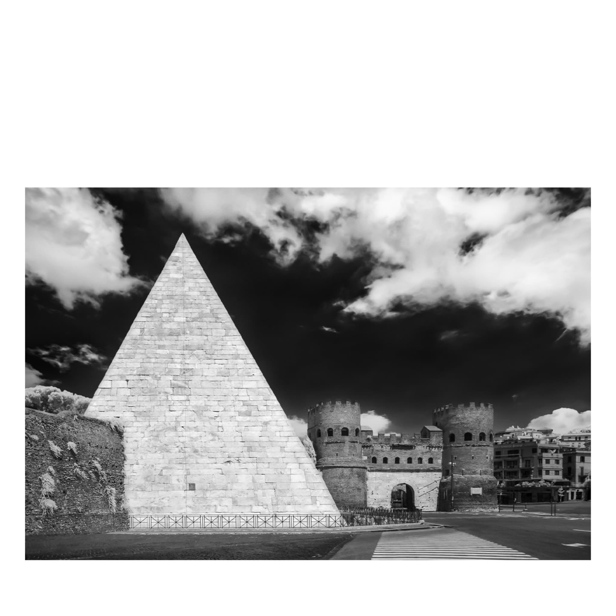 Piramide Cestia Photograph - Main view