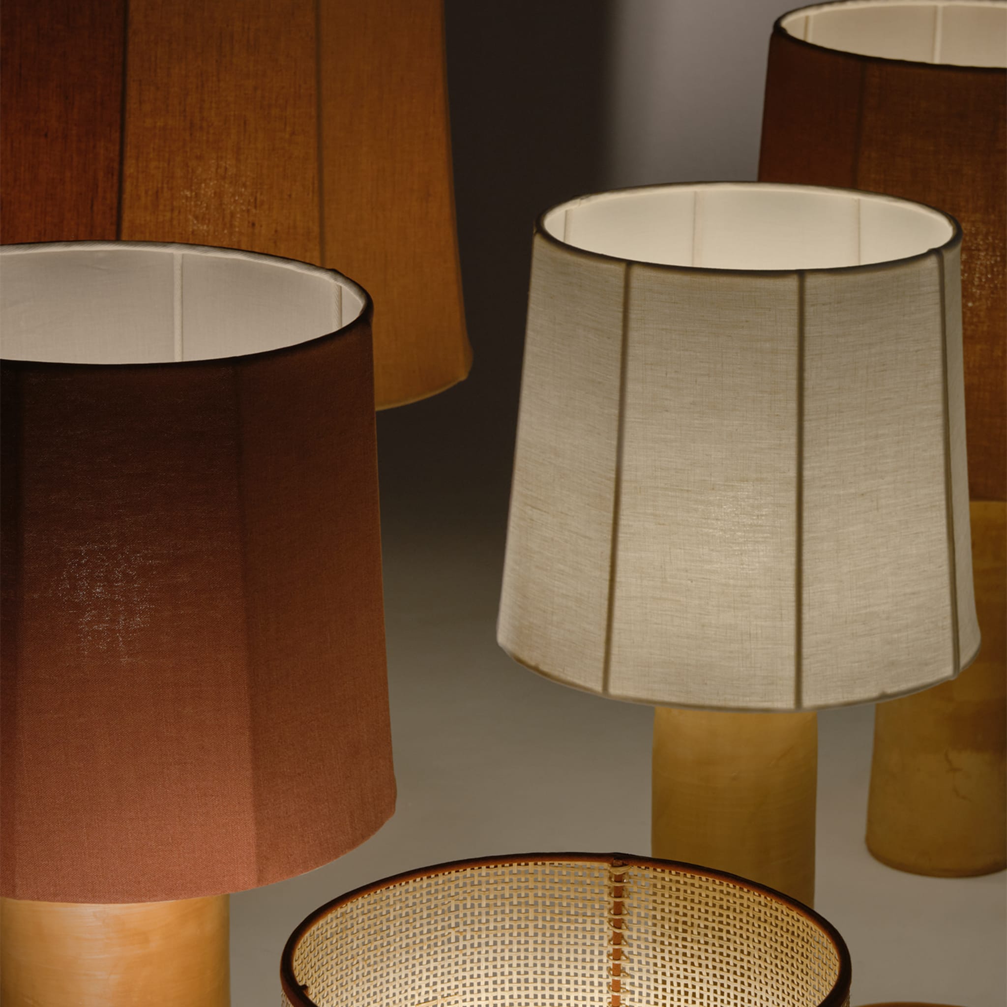 Sonora Linen Medium Sand Table Lamp - Vue alternative 4