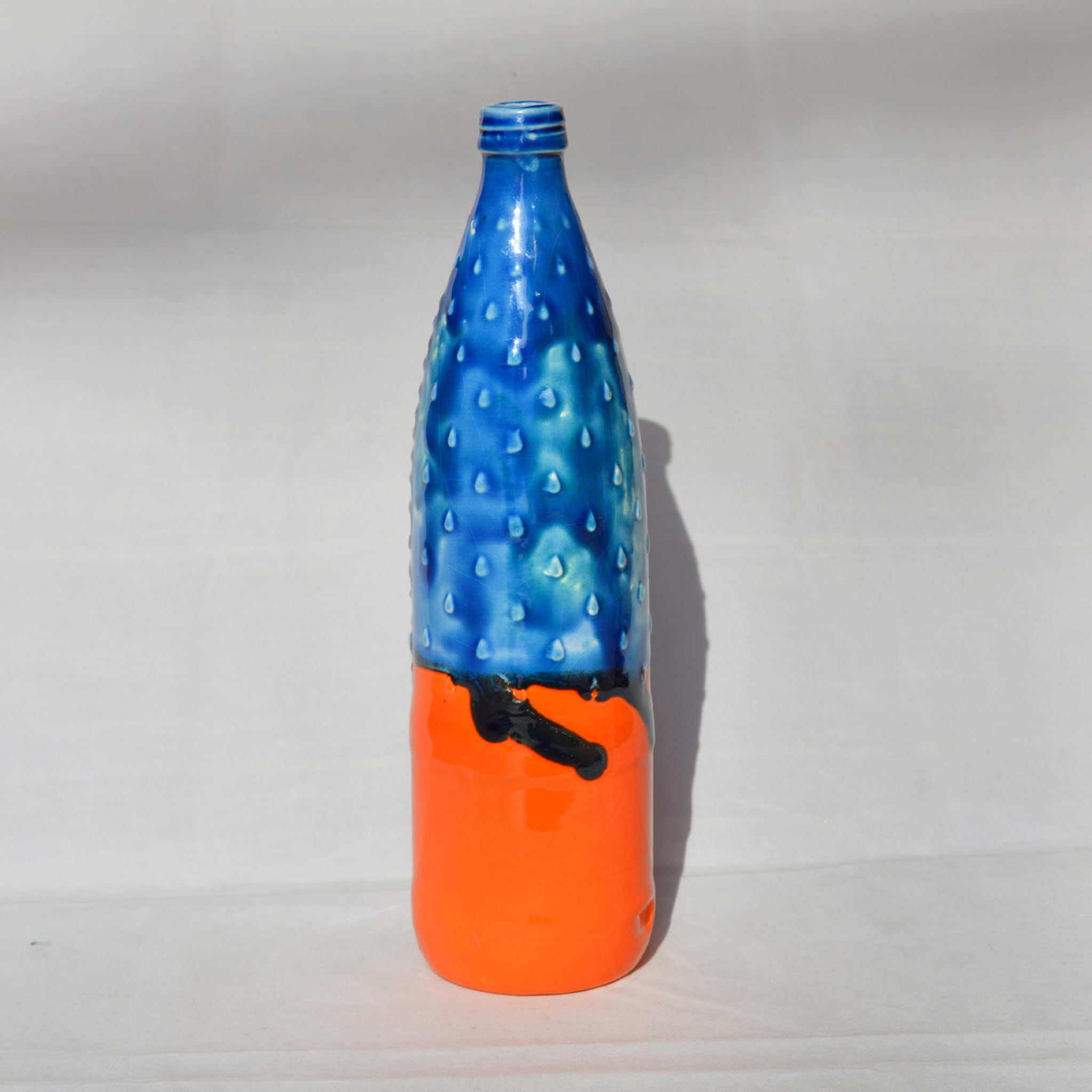 Più argilla meno plastica Bottiglia blu e arancione - Vista alternativa 1