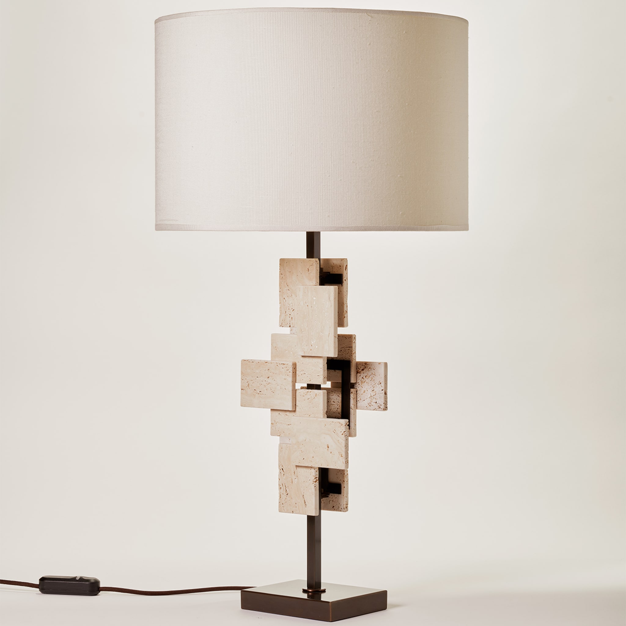 Lampe de table "Tiles" en travertin et bronze - Vue alternative 2