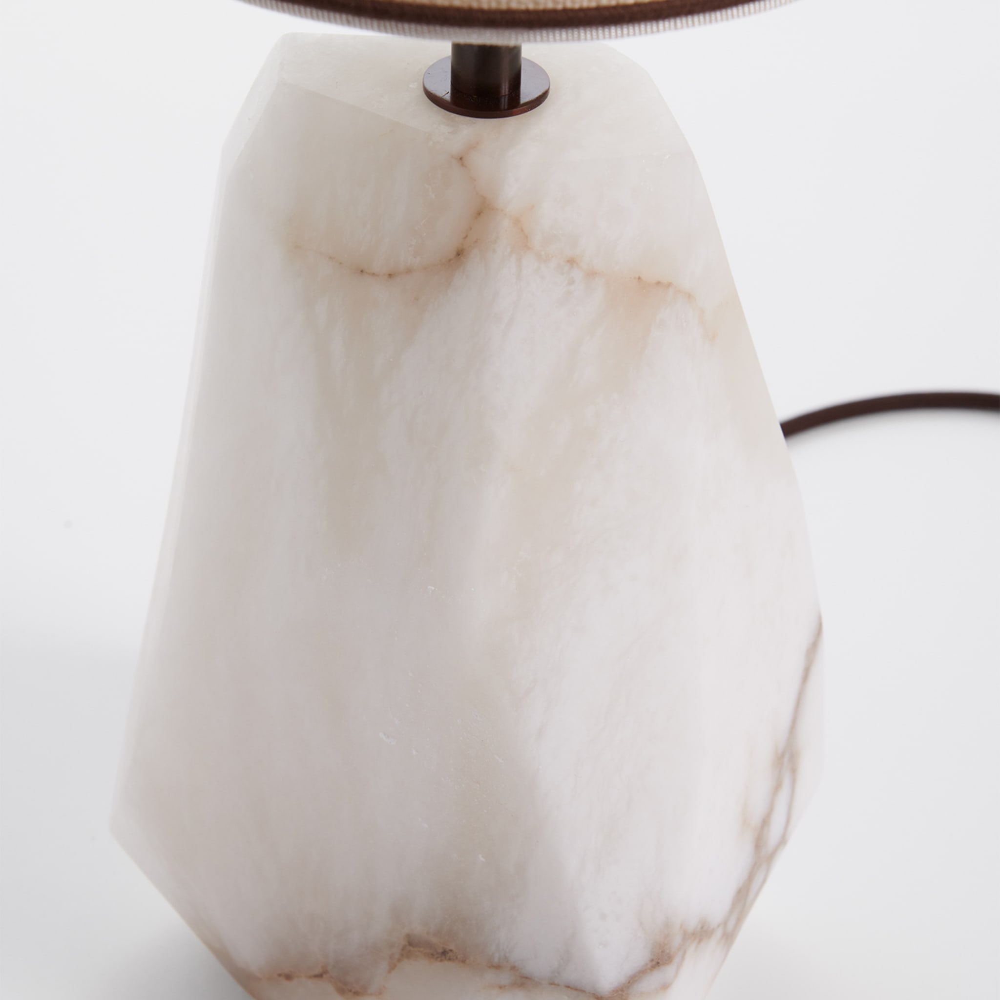 Lampe de table "Monolite" en bronze et albâtre - Vue alternative 1