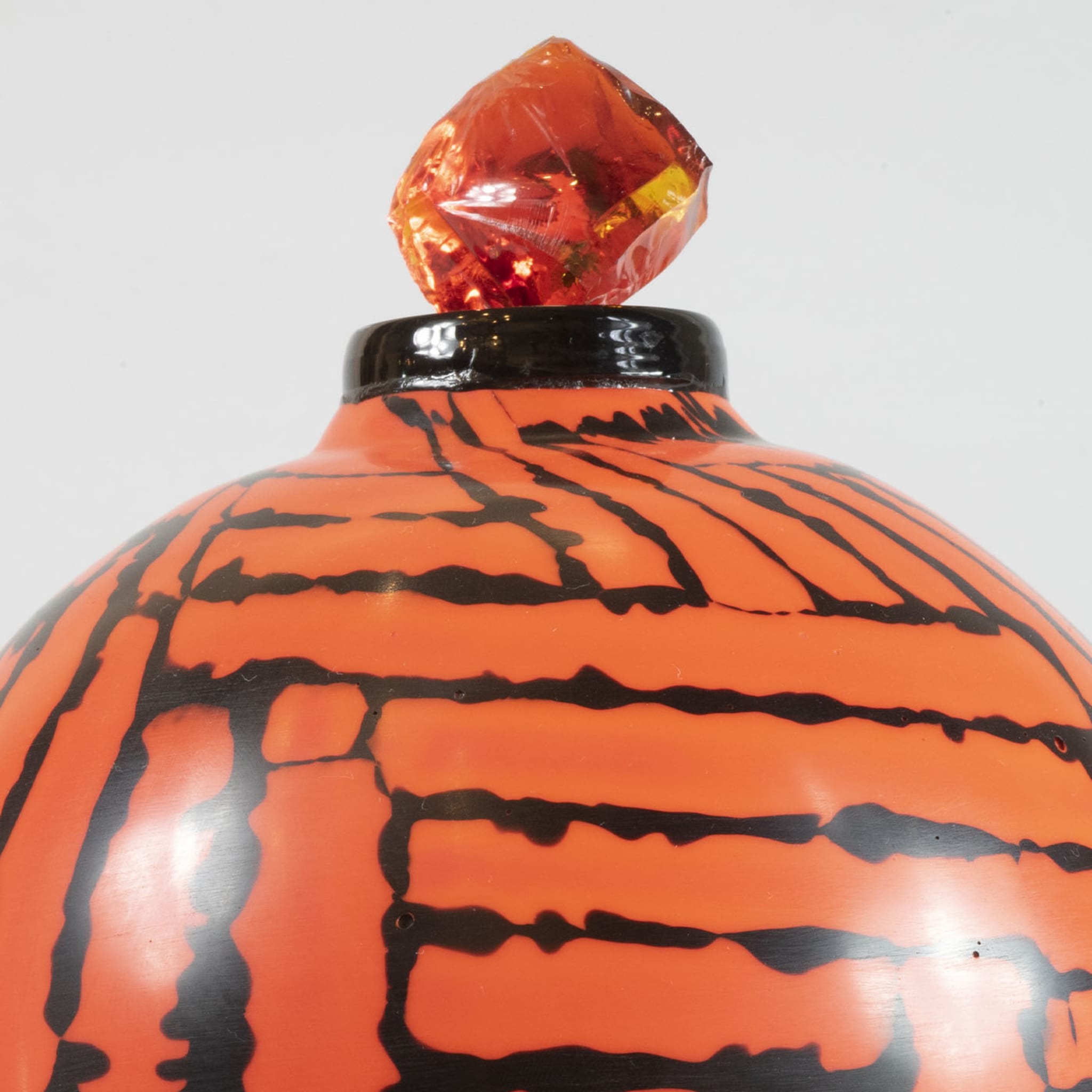 Rote Vase der Wassermelonen-Sammlung von Tsuchida Yasuhi - Alternative Ansicht 2