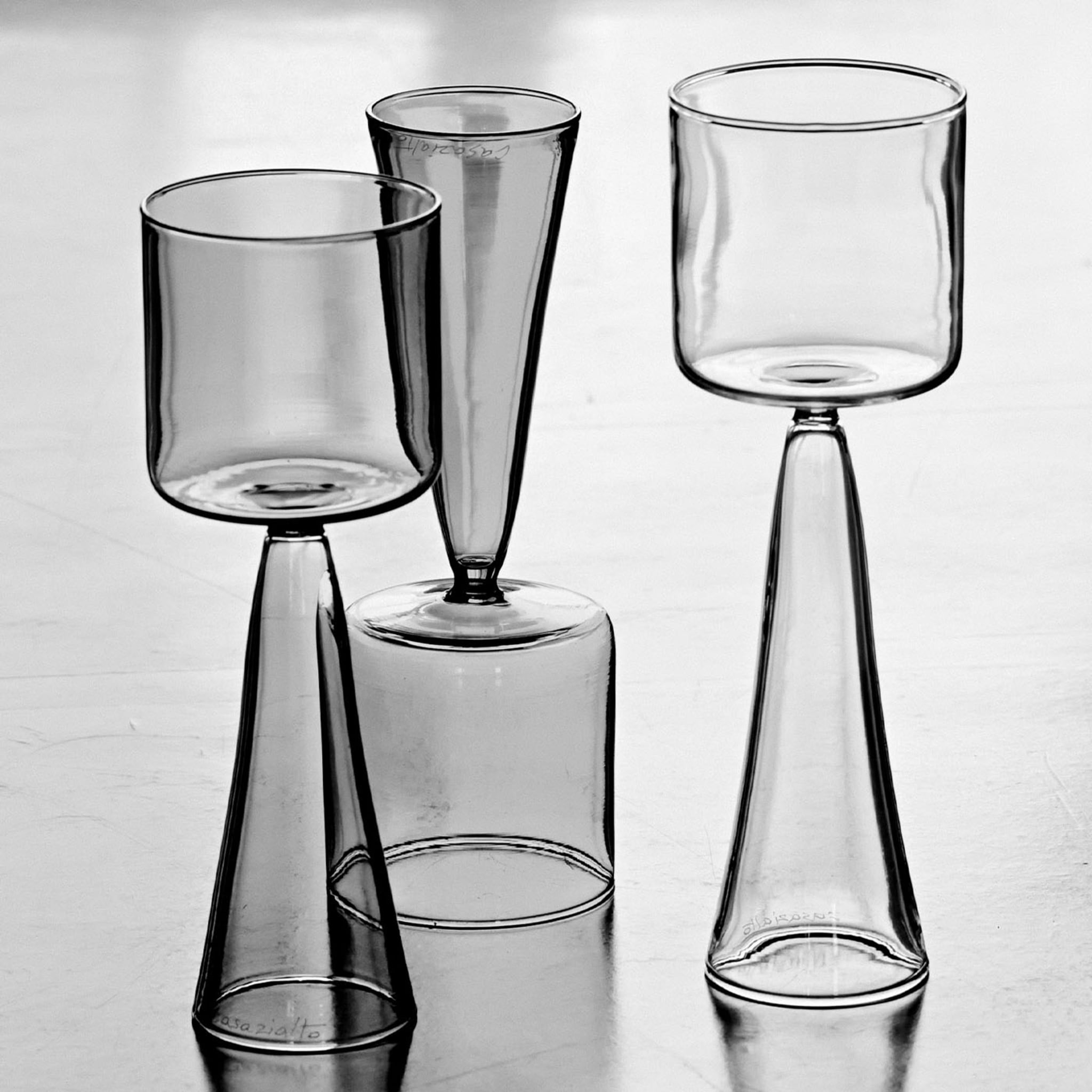 Set Of Grey 4 Dolce Vita Wine Glasses - Alternative view 3