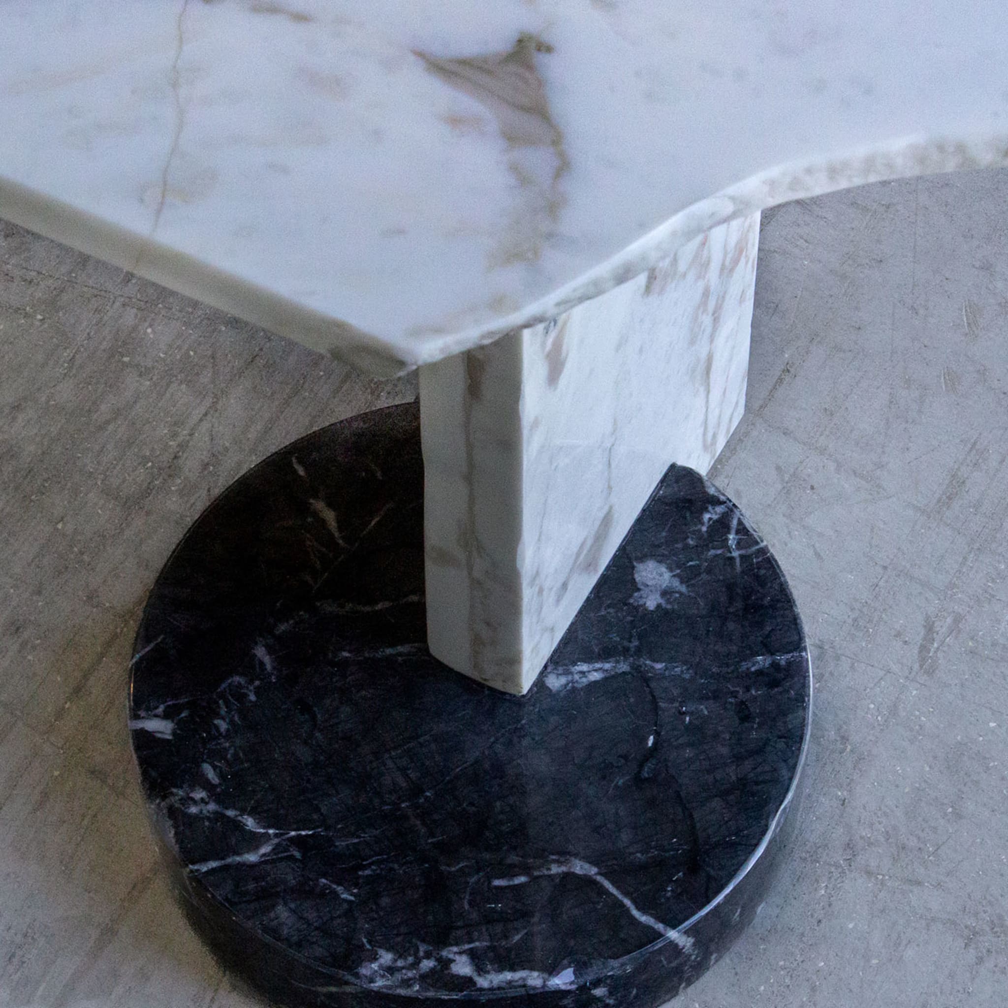SST022 Table d'appoint en marbre quadrillé Calacatta Oro - Vue alternative 2