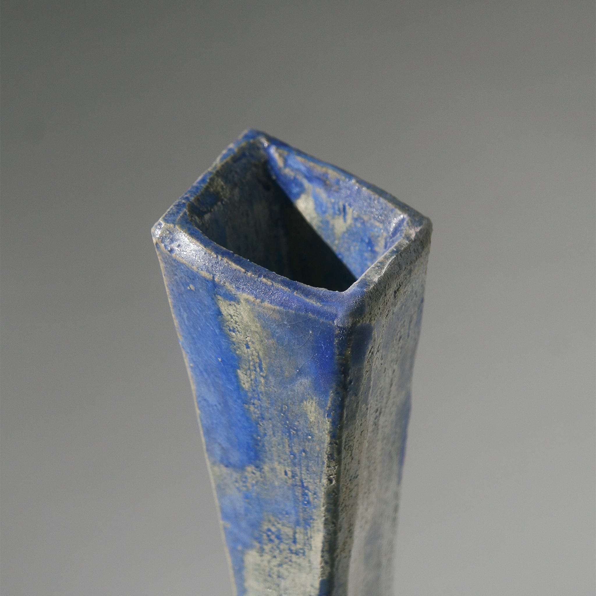 Cubist Blue Vase N.2 - Alternative view 1