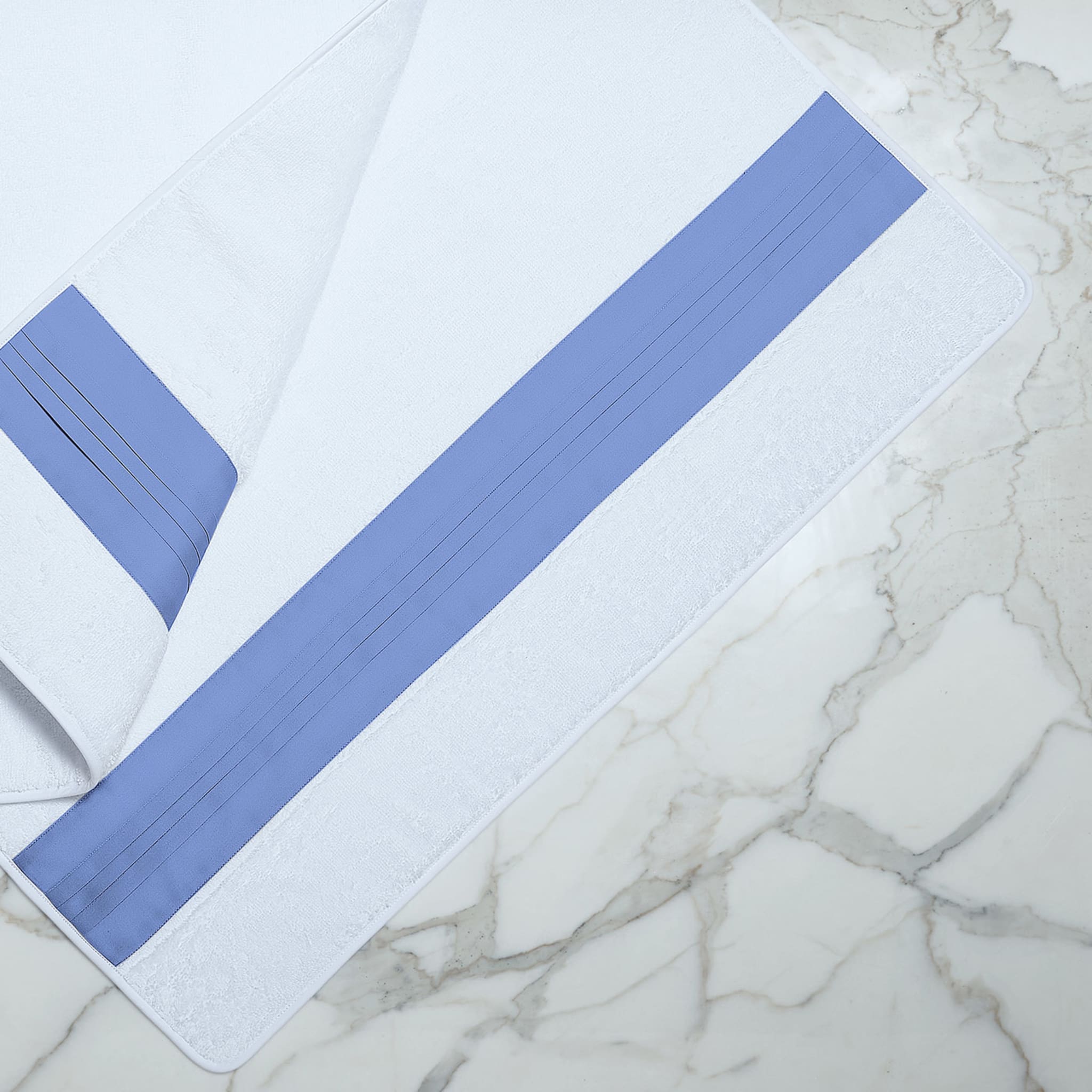 Plissè White & Country Blue Hand Towel - Alternative view 1
