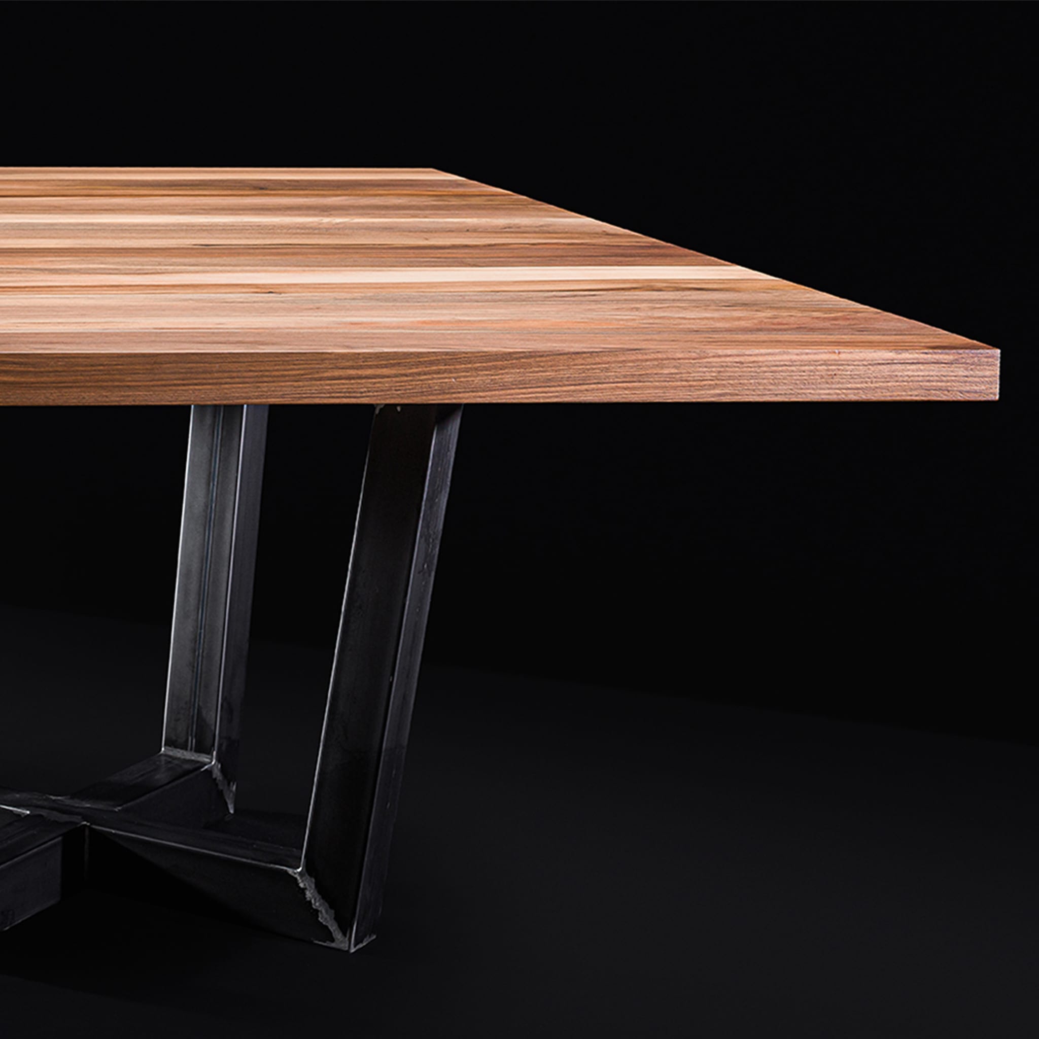 Square walnut dining table - Alternative view 1