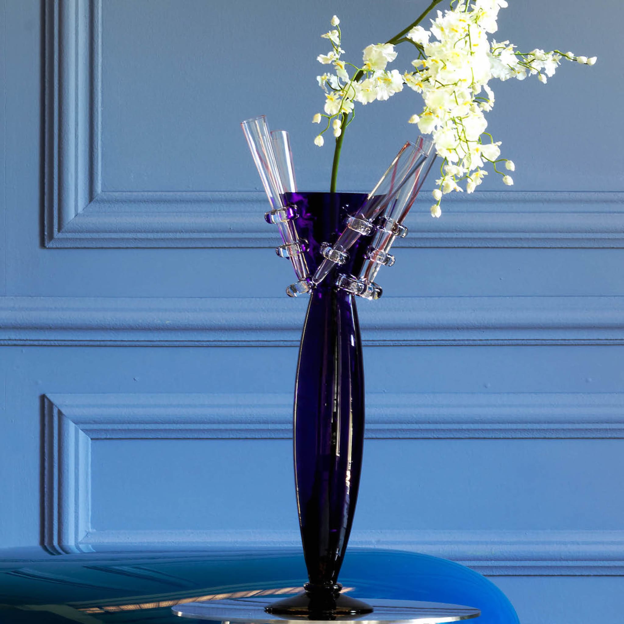 Blaue Amarillide-Vase von Borek Sipek - Alternative Ansicht 1