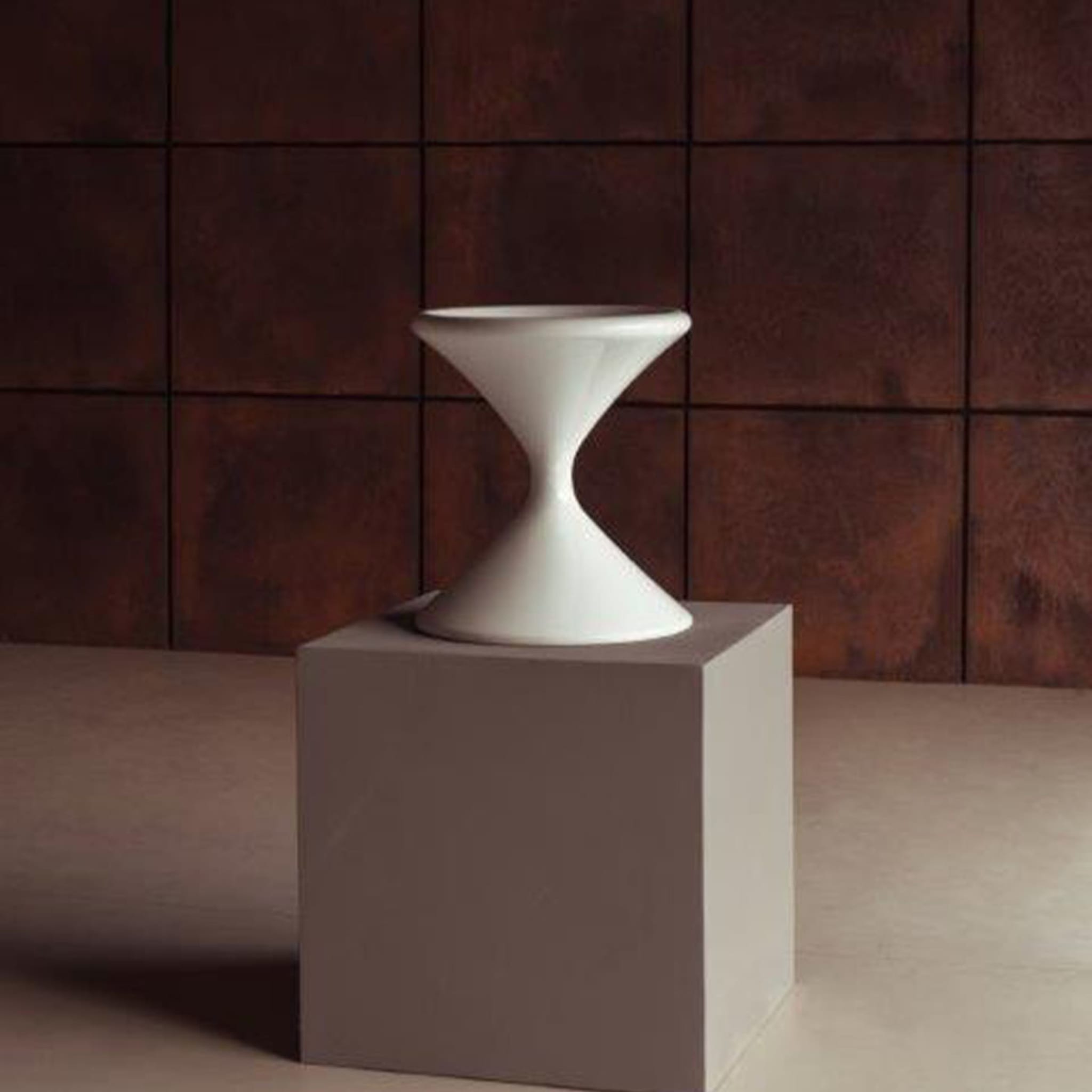 FoRMA Parabola White Vase by Simone Micheli - Alternative view 2