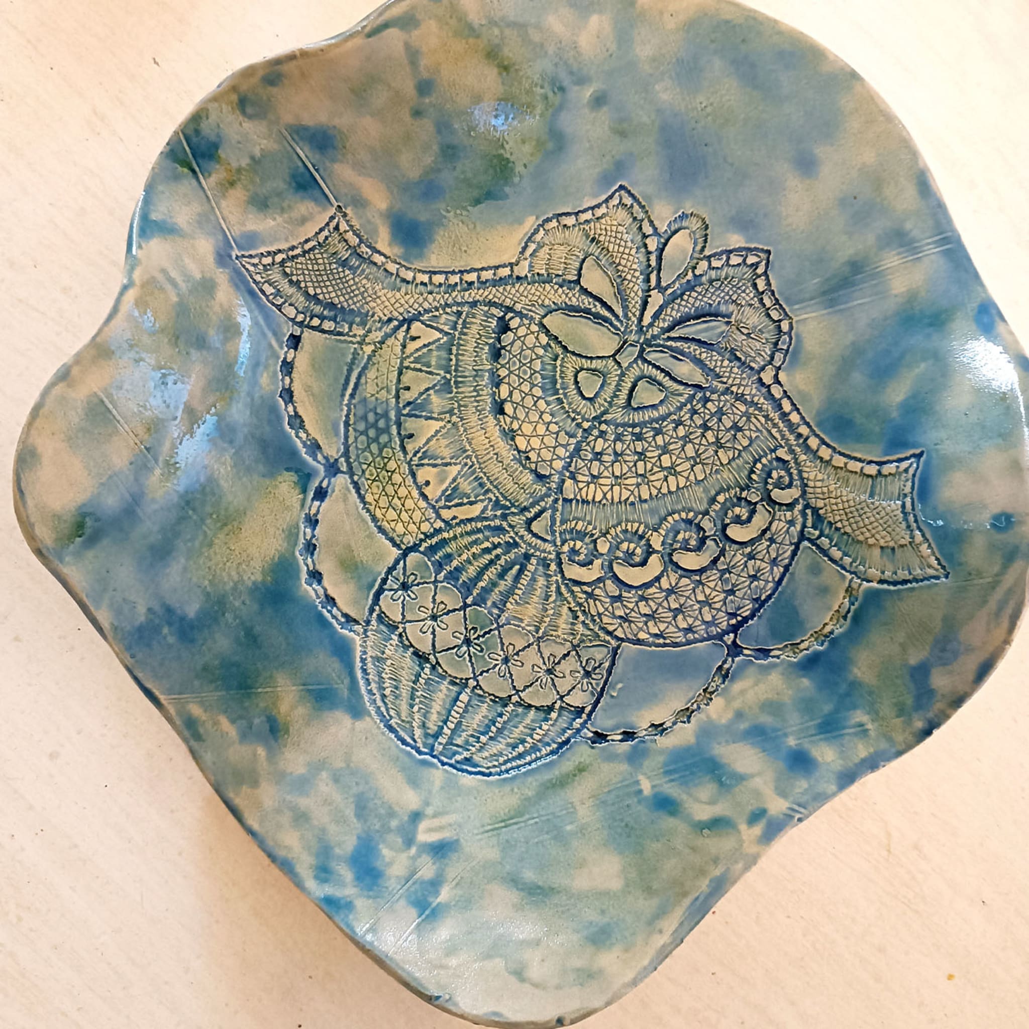 Dappled-Blue Decorative Plate with Christmassy Motif - Alternative view 5
