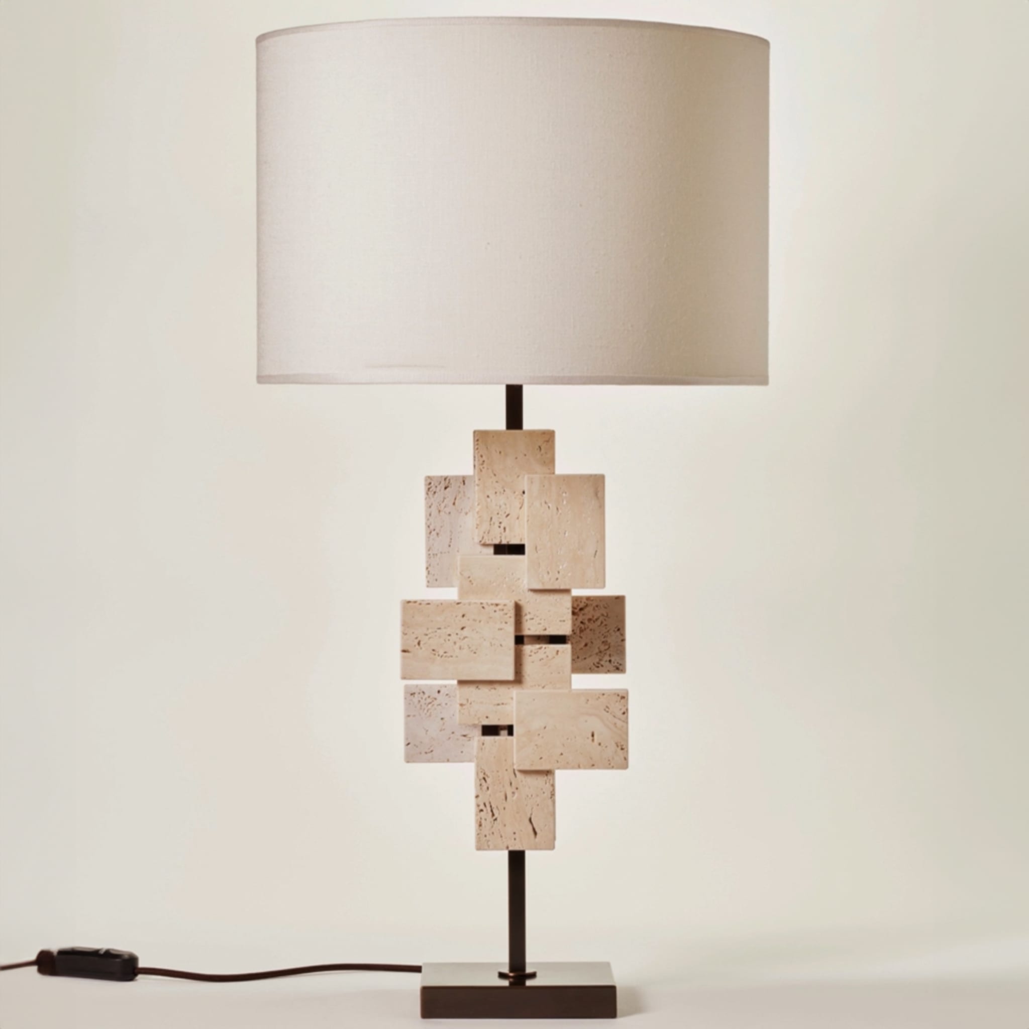 Lampe de table "Tiles" en travertin et bronze - Vue alternative 5