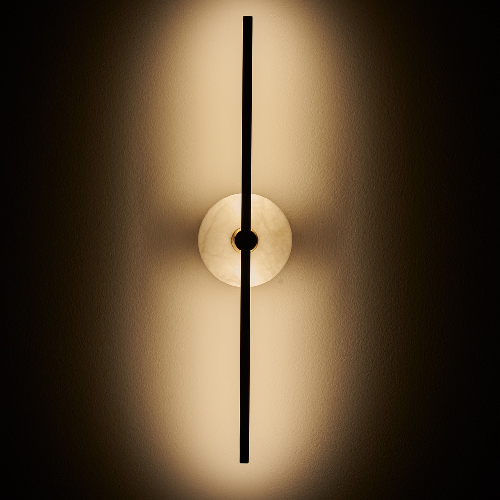 "Essential Stick" Wall Sconce in Satin Brass and White Marble - Alternative view 3