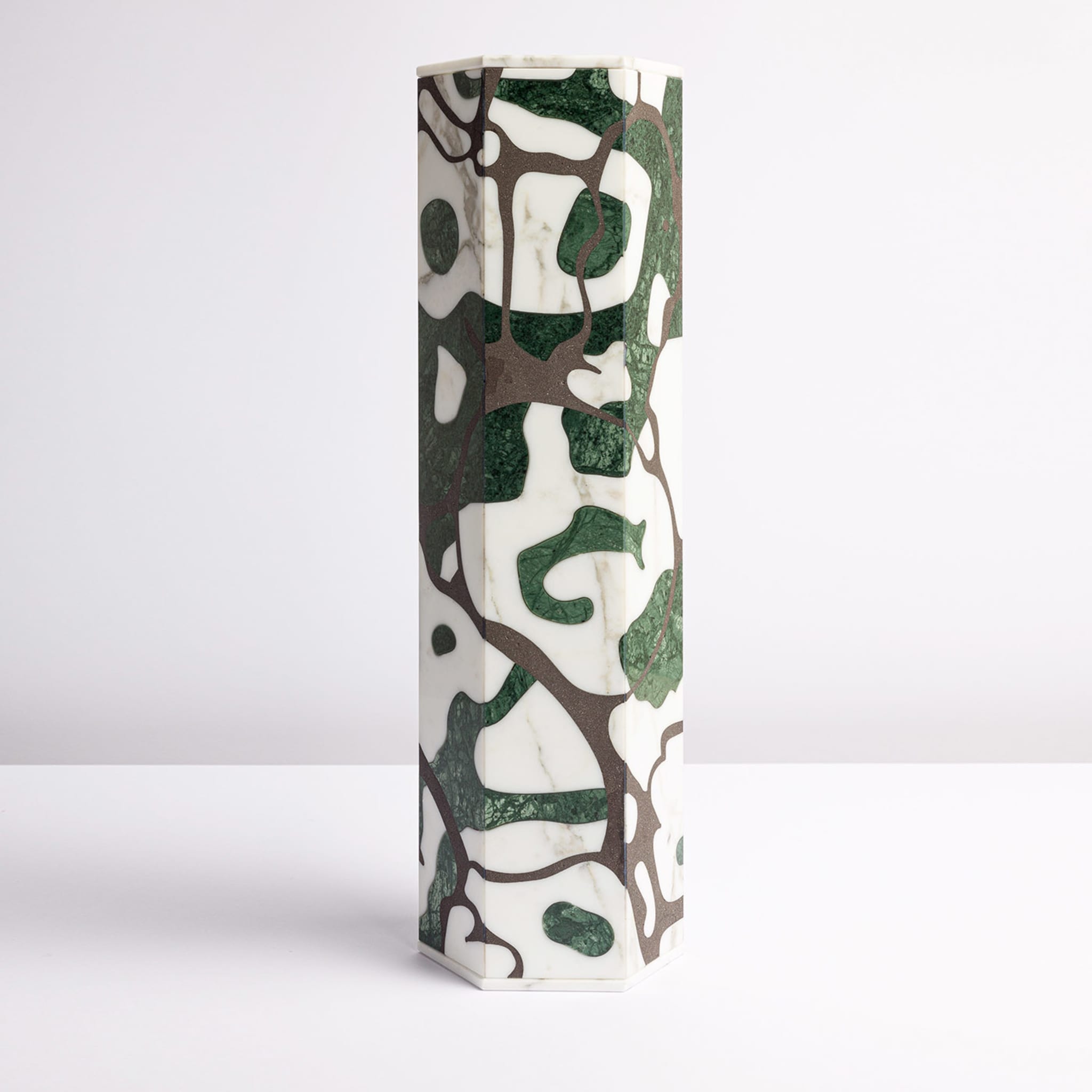 Hexagonal Green Guatemala & Calacatta Vase by Zanellato&Bortotto - Alternative view 3