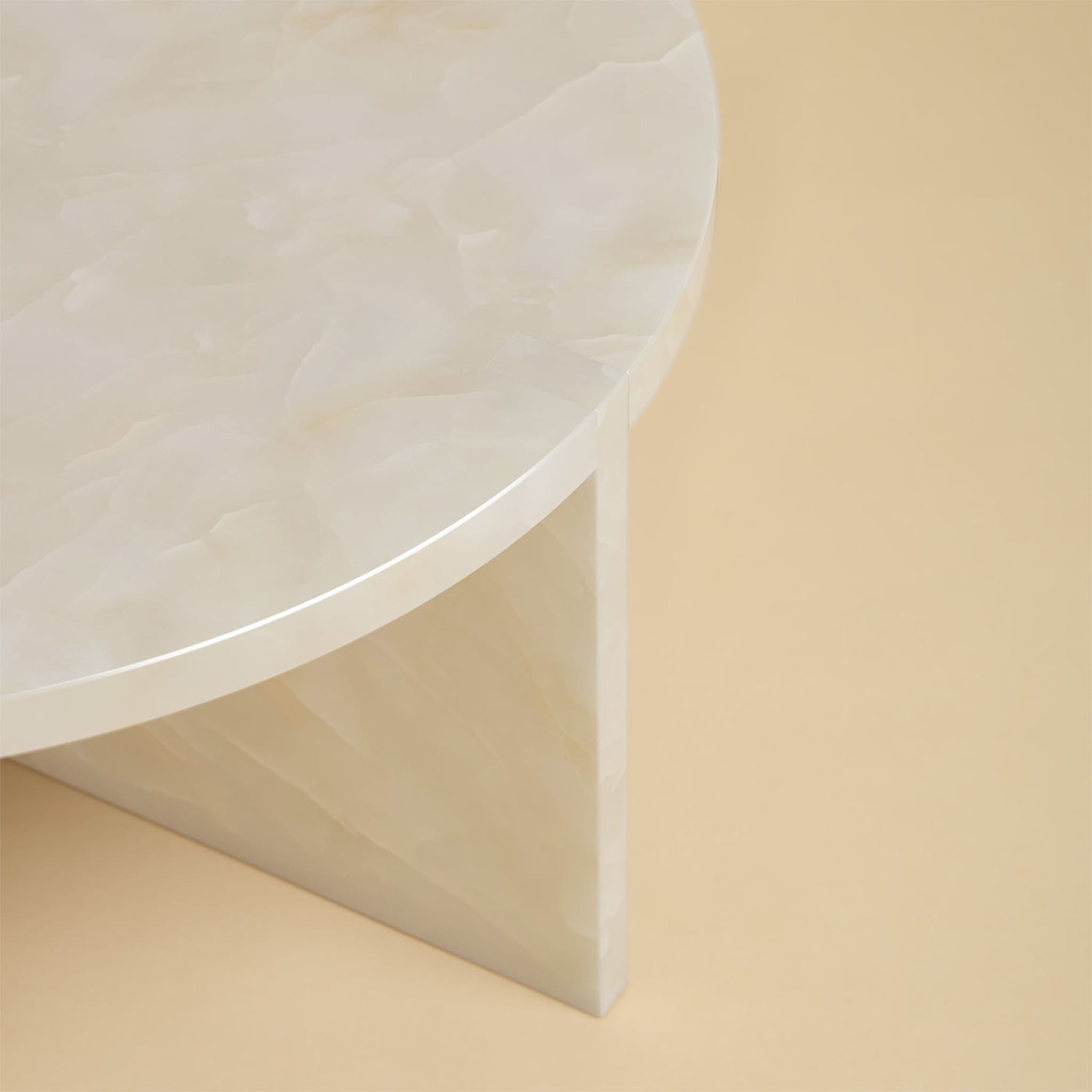 Table basse Hashi en onyx blanc - Vue alternative 1