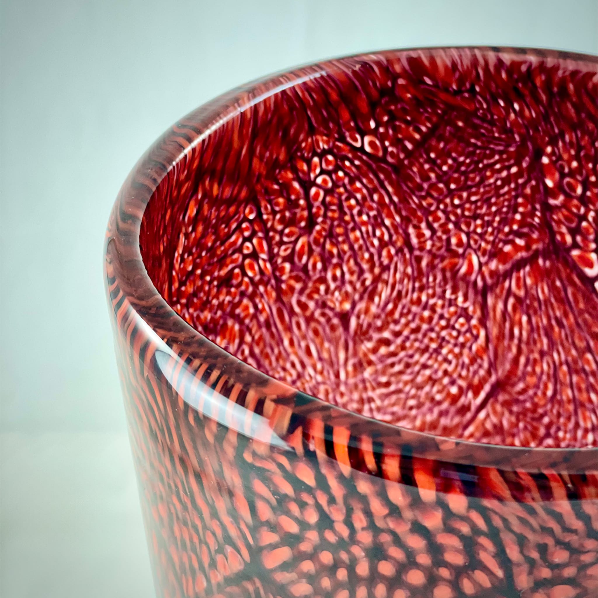 Red & White Filigree Murrine Vase - Alternative view 2