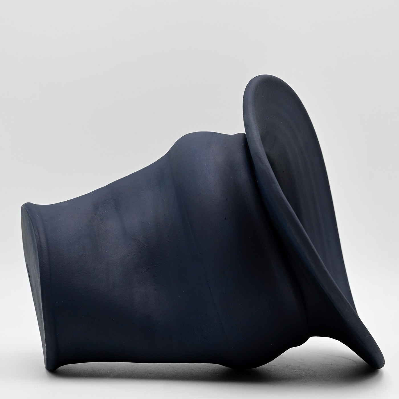 Dark Blue Vase - Ovo - Idee e Manufatti