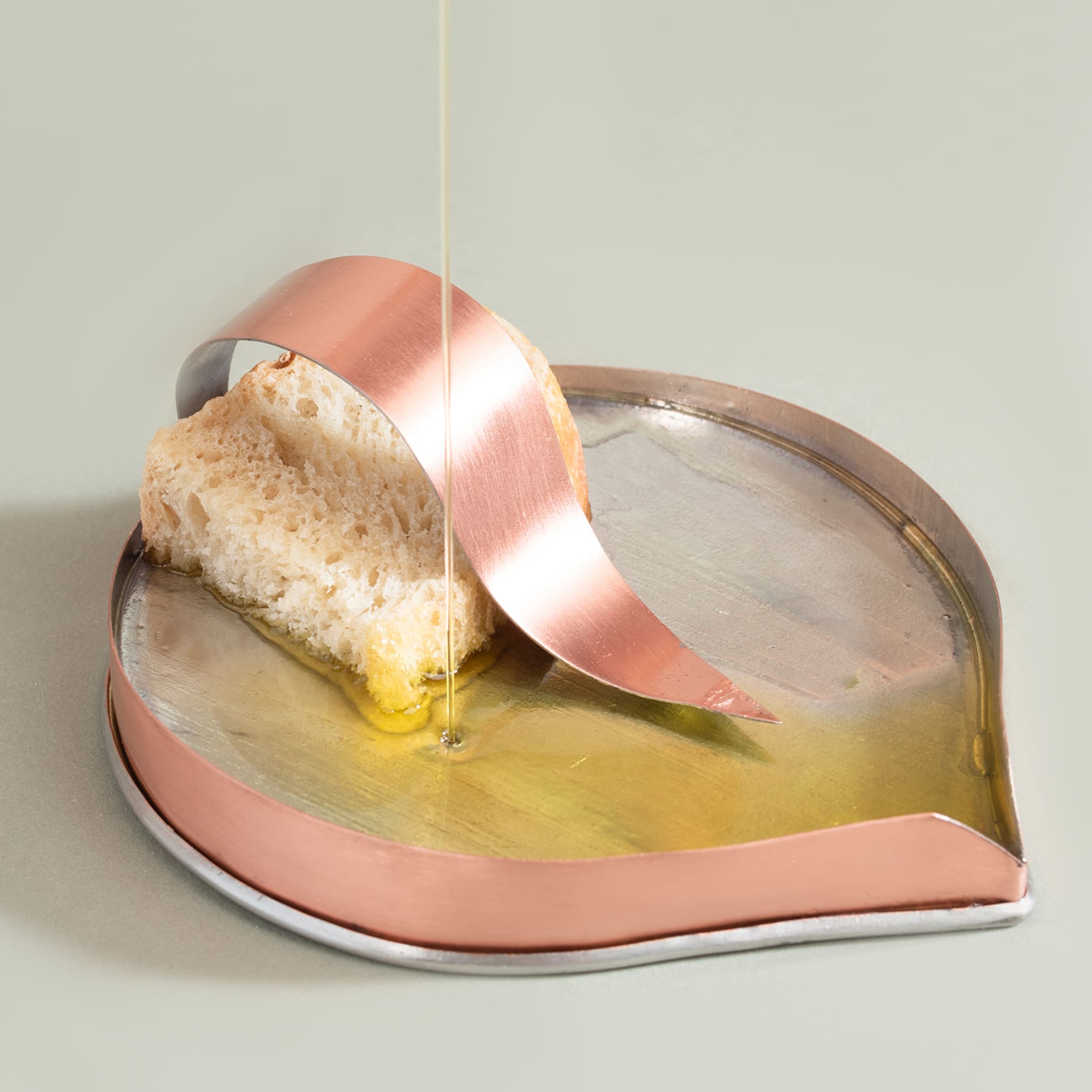 Famiglia Oliva - Set of 2 Gea bread and oil plates - Alternative view 3