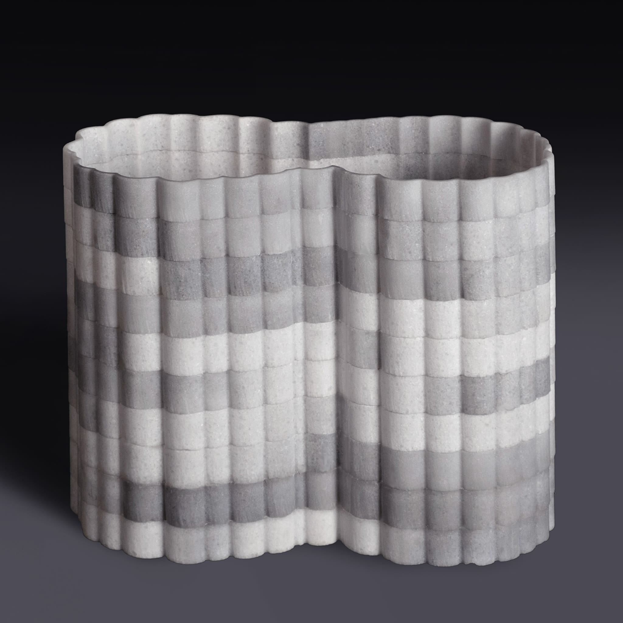 Stripes Vase Olimpic White Marble #2 di Paolo Ulian - Vista alternativa 3