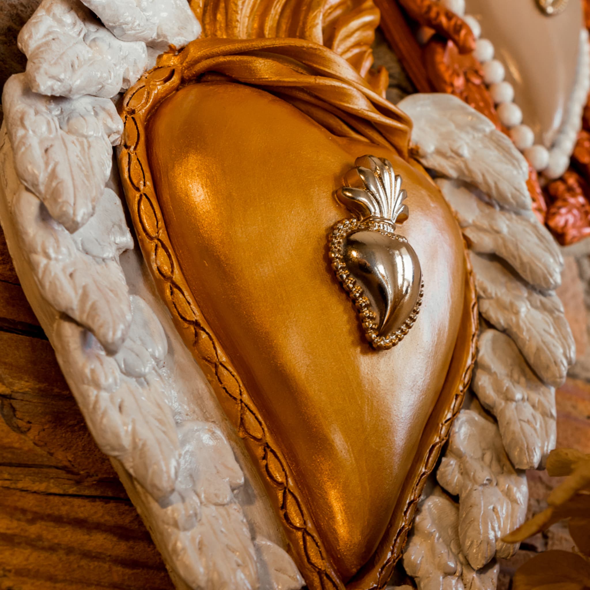 Old But Gold Ceramic Heart - Alternative view 2
