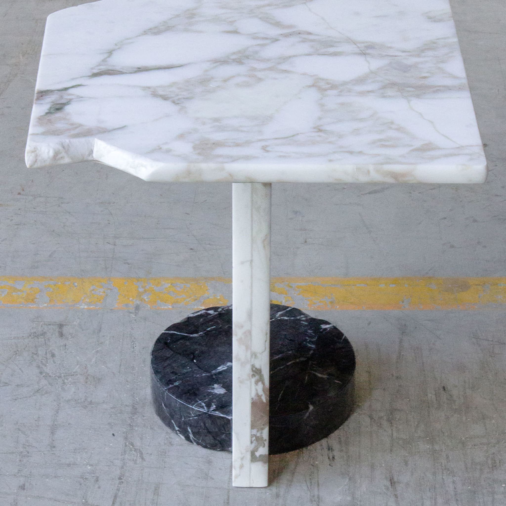 SST022 Table d'appoint en marbre quadrillé Calacatta Oro - Vue alternative 1