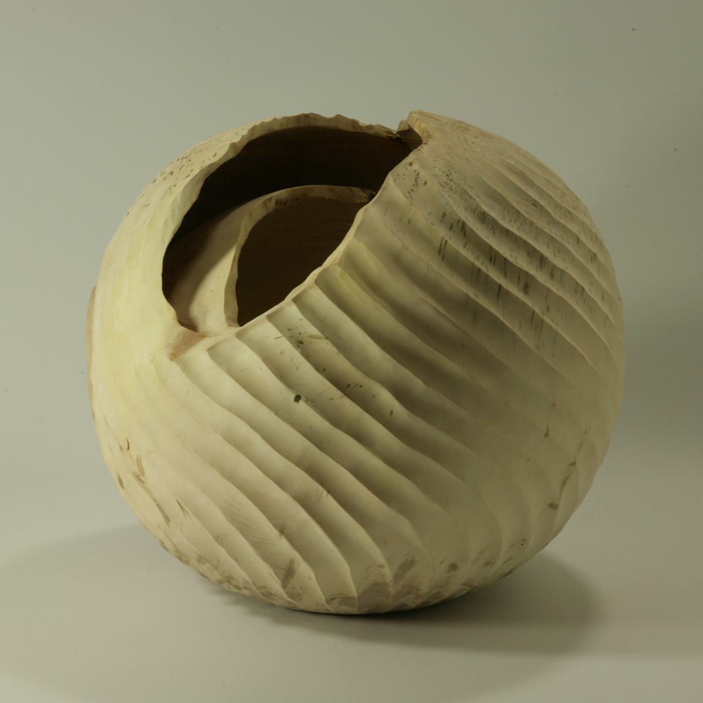 Doppio bordo hollow form sculpture - Nicola Tessari