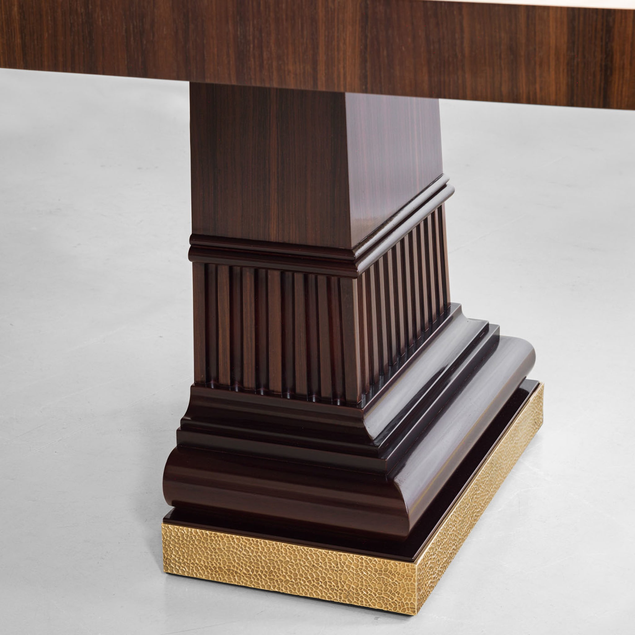 Rosewood And Mahogany Dining Table - Alternative view 3
