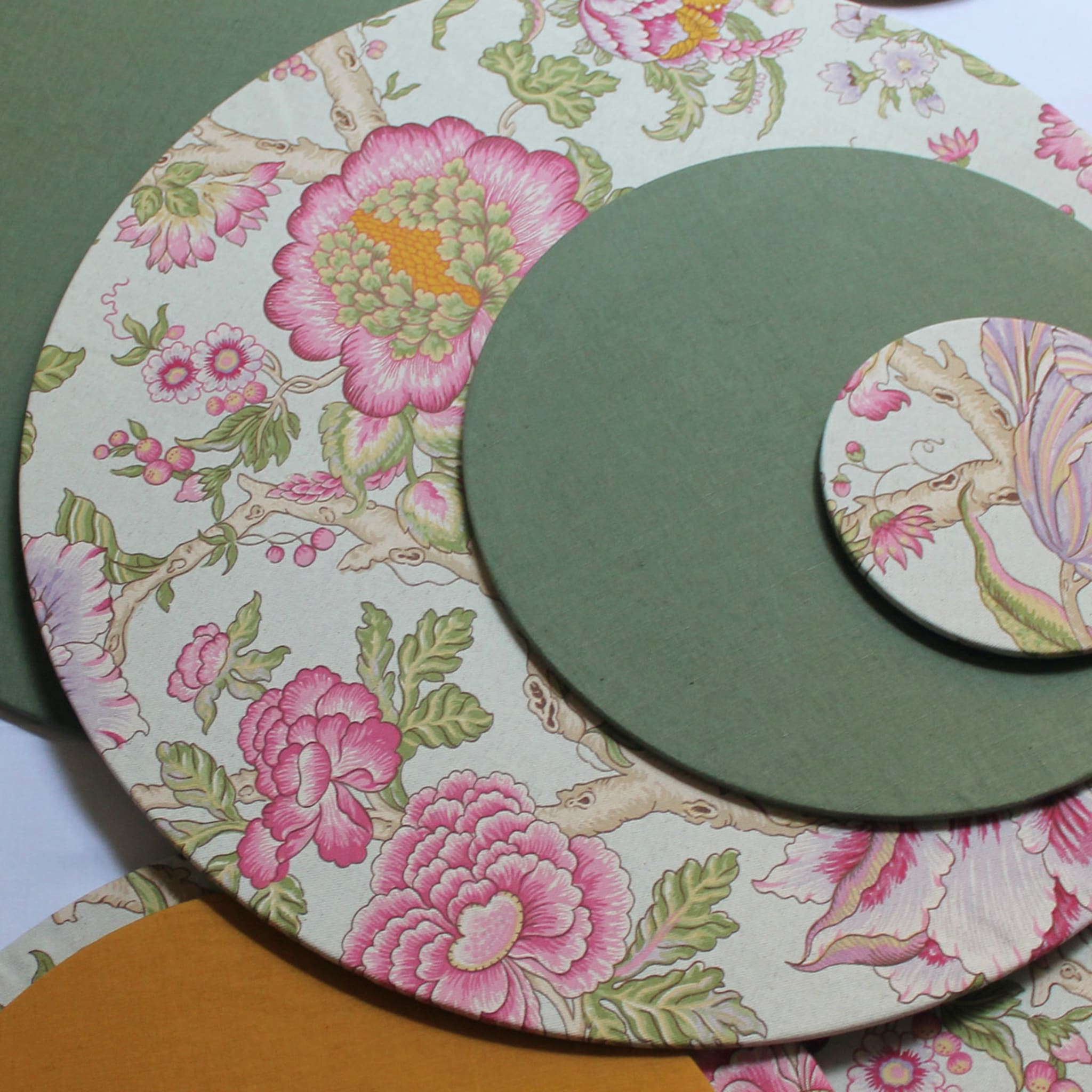 Set of 2 Cuffiette Extra-Small Round Floral Placemats - Alternative view 1
